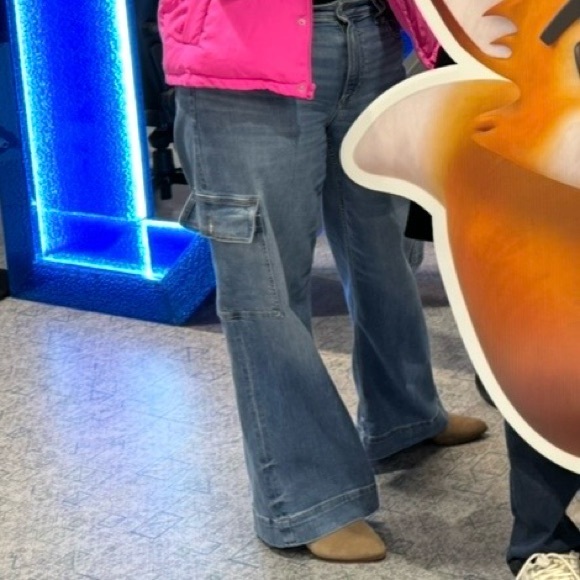 American Eagle High Rise Cargo wide Leg Women's Jeans - Picture 7 of 7